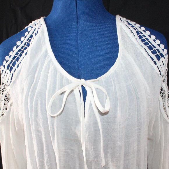 BY DESIGN Ivory Cold Shoulder Casual Blouse Shirt Top Size Medium - Picture 2 of 16